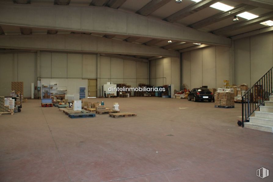 Industrial for sale at Polígono Vicolozano, Ávila, 05194 with hall, wood, flooring, floor, ceiling, stairs, engineering, event, parking and concrete around