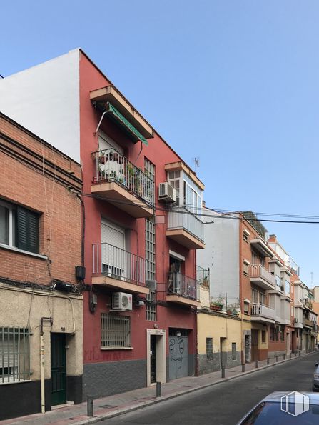 Retail for sale & for rent at Calle Juana Elorza, 14, Puente de Vallecas, Madrid, 28053 with window, car, building, sky, property, house, urban design, neighbourhood, residential area and fixture around