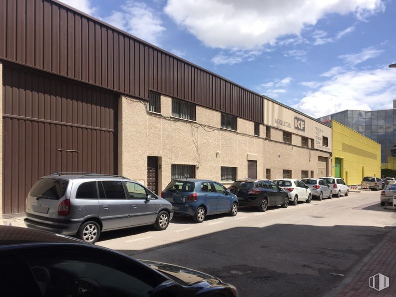 Nave en venta en Calle Castrobarto, 5-7, Barajas, Madrid, 28042 con coche, edificio, luz de estacionamiento automotriz, rueda, nube, vehículo terrestre, neumático, cielo, vehículo y infraestructura alrededor