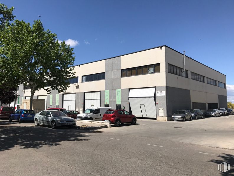 Nave en venta en Carretera Ajalvir, 1, Alcalá de Henares, Madrid, 28806 con coche, edificio, ventana, luz de estacionamiento automotriz, cielo, propiedad, vehículo, rueda, nube y arquitectura alrededor