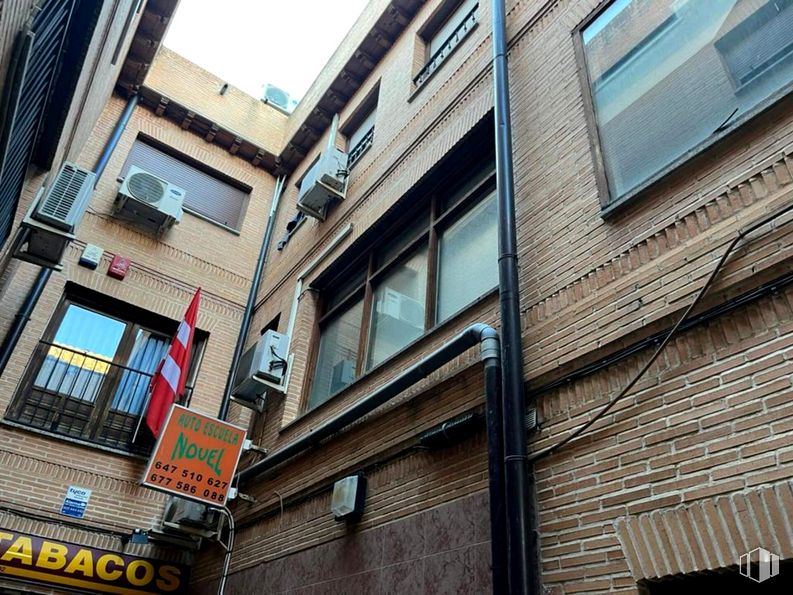 Oficina en alquiler en Calle Santiago de la Fuente, Bargas, Toledo, 45593 con ventana, edificio, ladrillo, barrio, albañilería, fachada, diseño urbano, condominio, ciudad y edificio comercial alrededor