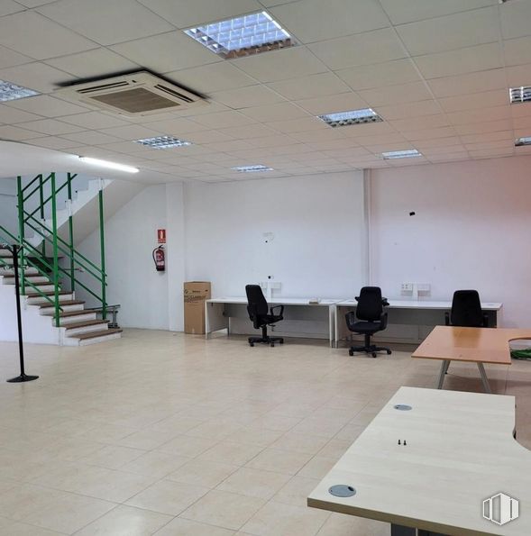 Oficina en venta en Calle Aguacate, Carabanchel, Madrid, 28044 con silla, mesa, mesa, mueble, edificio, diseño de interiores, piso, pavimento, pasillo y evento alrededor