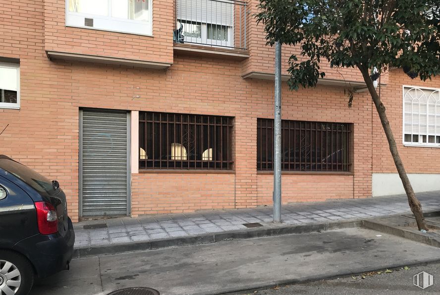 Local en alquiler y venta en Calle Manantiales, Azuqueca de Henares, Guadalajara, 19200 con rueda, ventana, coche, puerta, neumático, edificio, propiedad, vehículo, superficie de carretera y árbol alrededor