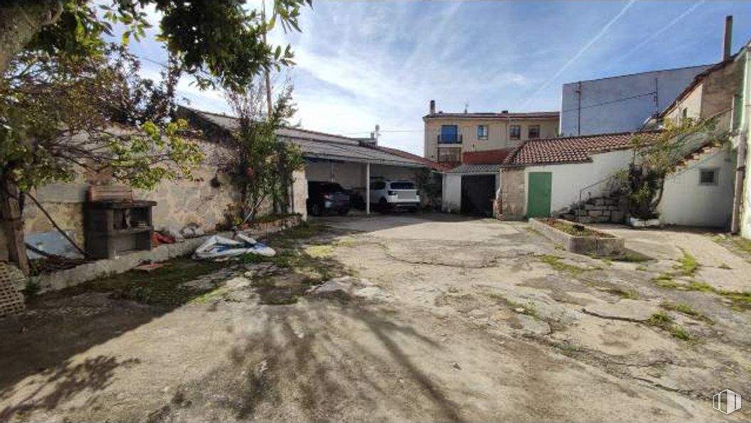 Suelo en venta en Calle Rondón, Moralzarzal, Madrid, 28411 con casa, cielo, planta, nube, superficie de la carretera, lote de terreno, edificio, asfalto, zona rural y paisaje alrededor