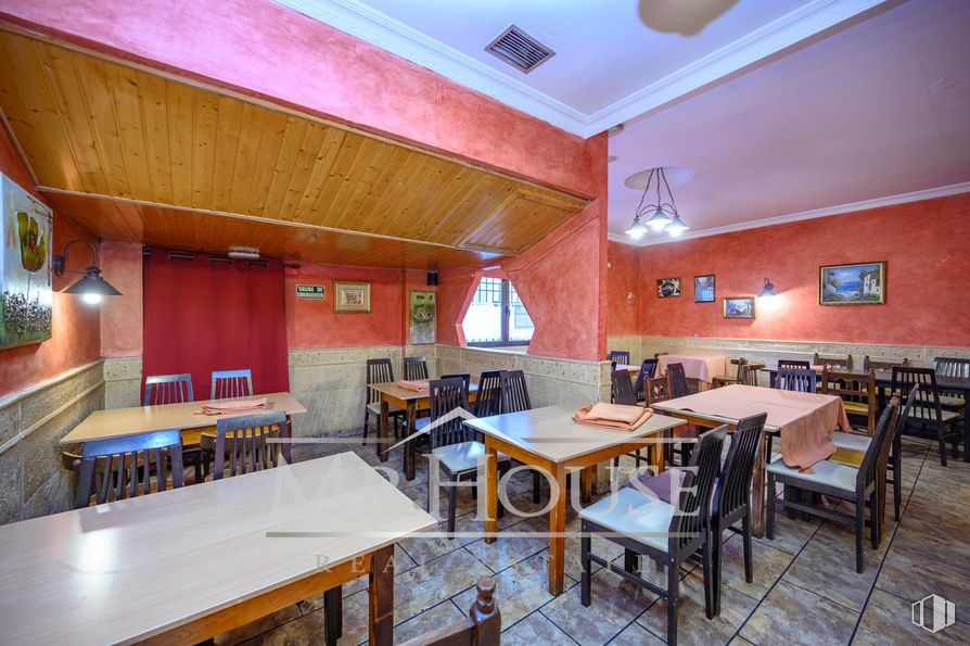 Retail for sale at Calle Dos Amigos, Parla, Madrid, 28980 with chair, kitchen & dining room table, light fixture, table, lighting, table top, flooring, floor, furniture and restaurant around