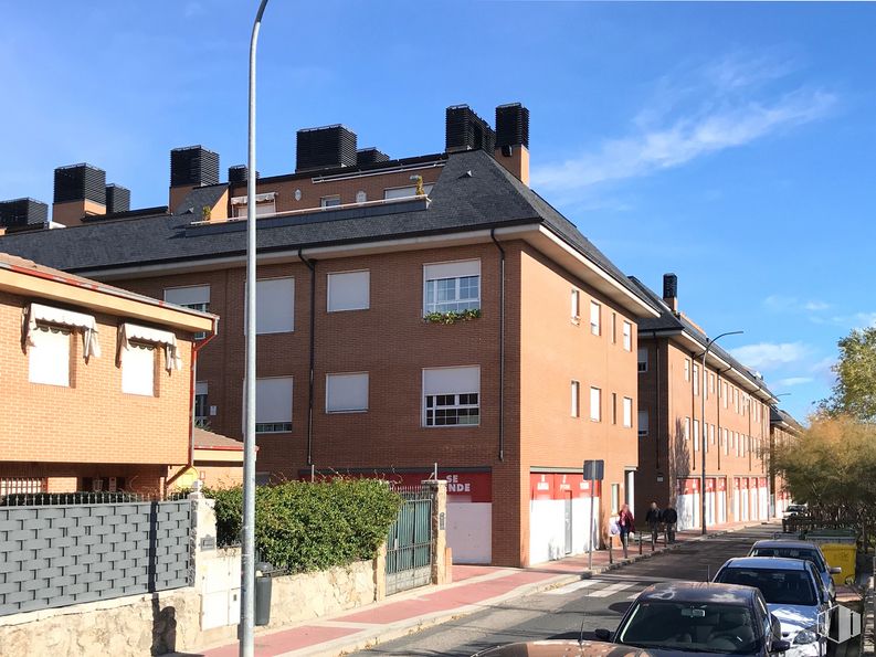 Retail for sale at Calle Cordel de Valladolid, 2, Collado Villalba, Madrid, 28400 with car, building, sky, land vehicle, window, cloud, vehicle, motor vehicle, street light and house around