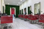 Retail for rent at Calle Príncipe de Vergara, 10, Salamanca, Madrid, 28001 with chair, mirror, property, furniture, decoration, hall, interior design, building, floor and wall around