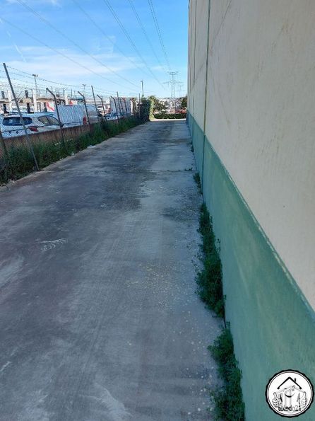 Industrial for sale at Camino Ciempozuelos, Seseña, Toledo, 45224 with clock, water, water resources, sky, road surface, asphalt, cloud, land lot, plant and wall around