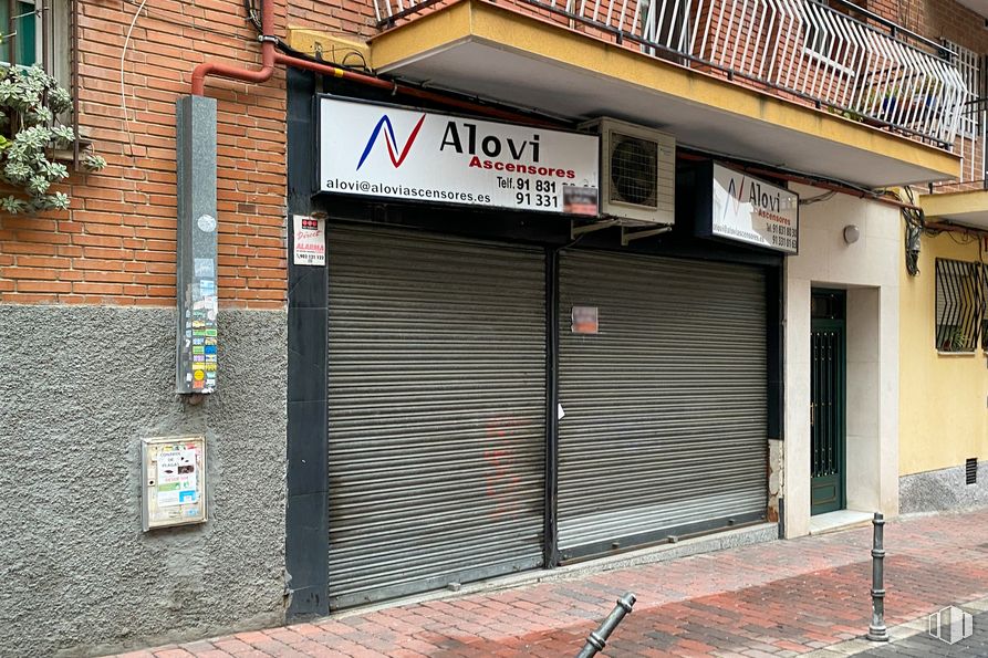 Local en venta en Calle Peña Nueva, 8, Villa de Vallecas, Madrid, 28031 con puerta, propiedad, infraestructura, accesorio, edificio, madera, superficie de la carretera, línea, pared y ladrillo alrededor