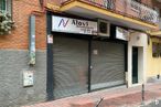 Retail for sale at Calle Peña Nueva, 8, Villa de Vallecas, Madrid, 28031 with door, property, infrastructure, fixture, building, wood, road surface, line, wall and brick around