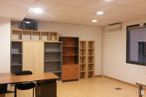 Office for sale & for rent at Polígono industrial de Vallecas, Villa de Vallecas, Madrid, 28031 with table, bookcase, window, chair, cabinetry, property, shelf, shelving, wood, interior design, flooring and floor, wall around