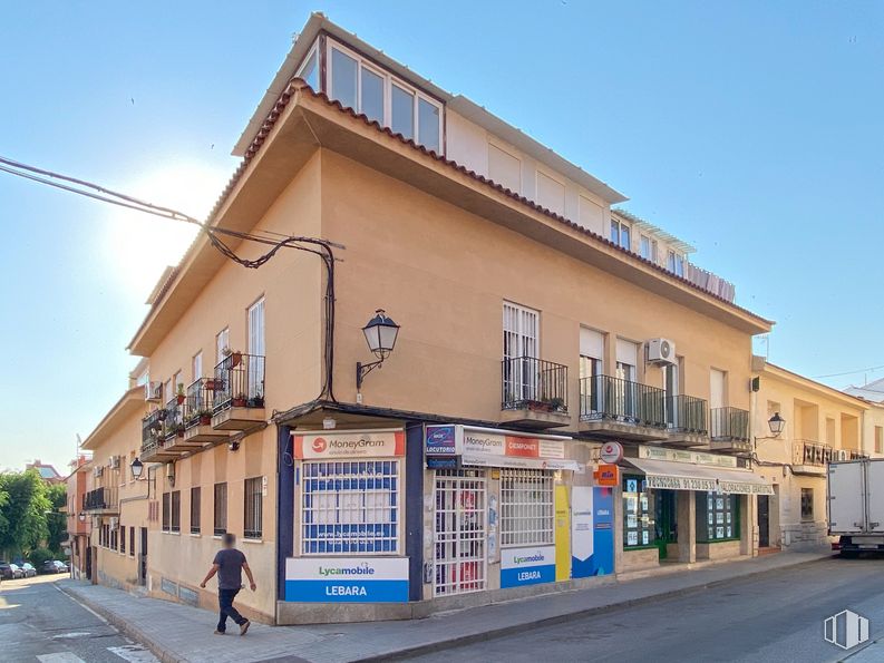 Local en alquiler en Calle Fuerzas Armadas, 2, Ciempozuelos, Madrid, 28350 con persona, edificio, cielo, propiedad, ventana, puerta, barrio, pared, zona residencial y inmobiliario alrededor