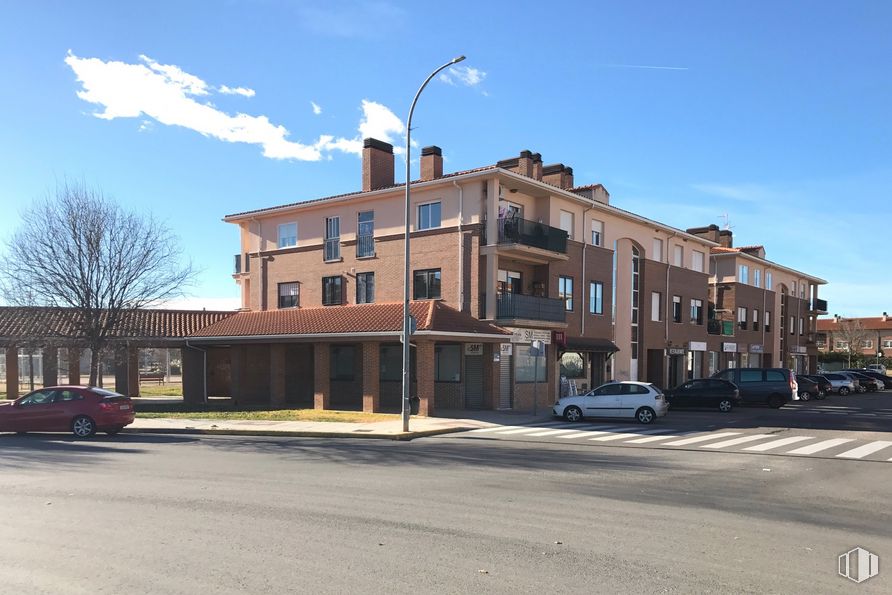 Local en venta en Avenida Doña María de las Mercedes, 3, Alovera, Guadalajara, 19208 con coche, edificio, luz de la calle, cielo, propiedad, nube, ventana, infraestructura, vehículo y arquitectura alrededor