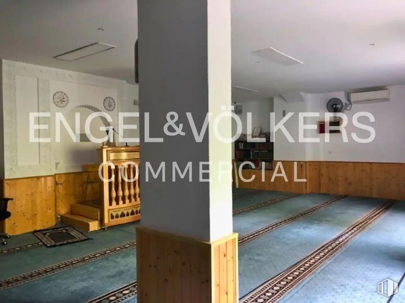 Retail for sale at Calle Bañeza, Fuencarral - El Pardo, Madrid, 28035 with wood, lighting, flooring, interior design, floor, fixture, wall, building, font and real estate around