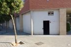 Local en alquiler y venta en Calle Embajadores, 276, Arganzuela, Madrid, 28053 con puerta, edificio, superficie de carretera, infraestructura, accesorio, madera, sombra, asfalto, planta y árbol alrededor