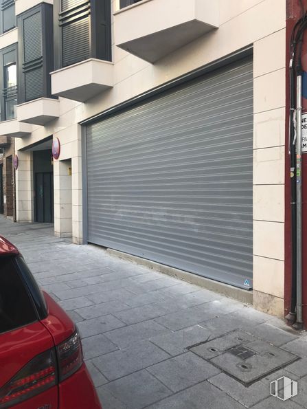 Local en alquiler y venta en Calle Madrid, 15, Leganés, Madrid, 28911 con coche, luz trasera y de freno automotriz, edificio, iluminación automotriz, asfalto, superficie de carretera, vehículo, ventana, diseño automotriz y exterior automotriz alrededor