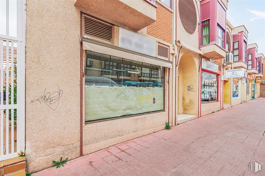 Local en venta en Avenida Comunidad de Madrid, 11, Mejorada del Campo, Madrid, 28840 con ventana, edificio, superficie de la carretera, diseño urbano, pared, ladrillo, madera, inmobiliario, acera y fachada alrededor