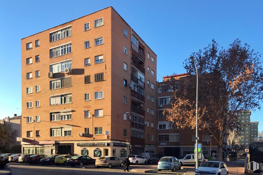 Local en alquiler en Calle San Vidal, 18, Alcalá de Henares, Madrid, 28803 con coche, edificio, cielo, rueda, propiedad, ventana, vehículo, neumático, infraestructura y bloque de torre alrededor