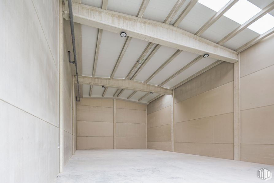 Industrial for rent at Calle Diego Martín, 5, Villalbilla, Madrid, 28810 with floor, composite material, building material and daylighting around