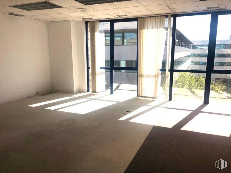 Oficina en venta en Calle Julián Camarillo, San Blas - Canillejas, Madrid, 28037 con planta, accesorio, sombra, suelo, suelos, hall, madera, edificio, techo y vidrio alrededor