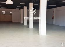 Industrial for rent at Zona industrial, Arganda del Rey, Madrid, 28500 with light fixture, lighting, flooring, floor, automotive design, wood, hall, event, space and art around