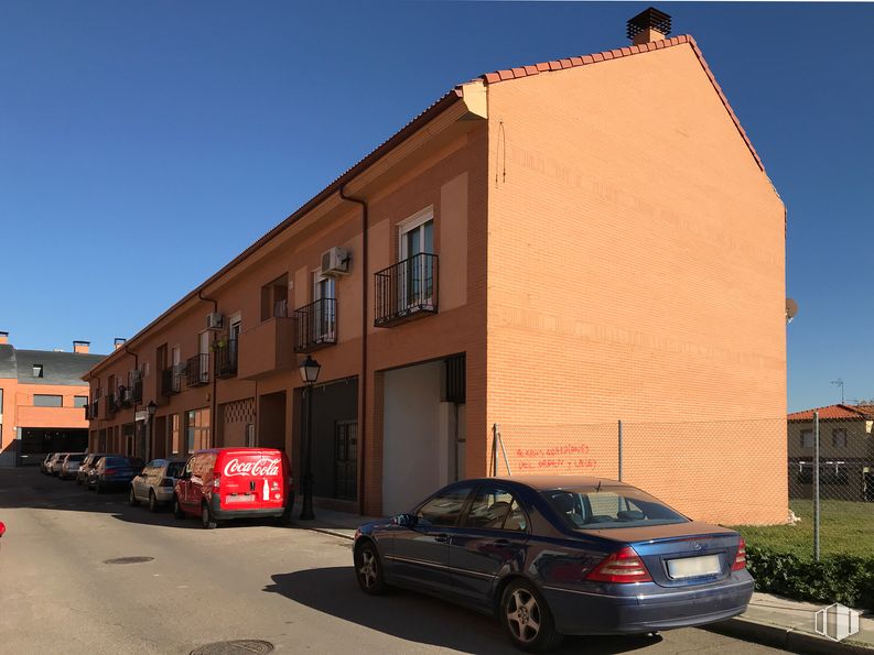 Retail for sale & for rent at Travesía Río, 14, El Viso de San Juan, Toledo, 45215 with car, wheel, building, automotive parking light, tire, sky, vehicle, window, vehicle registration plate and automotive tail & brake light around