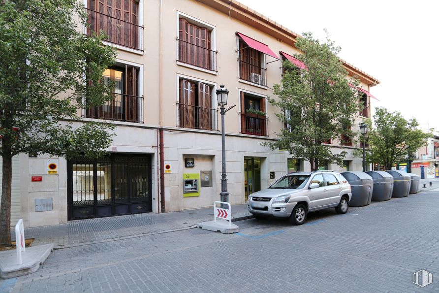 Local en alquiler y venta en Calle Stuart, 57, Aranjuez, Madrid, 28300 con coche, ventana, edificio, rueda, neumático, vehículo, árbol, superficie de carretera, diseño urbano y casa alrededor