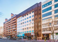 Office for rent at Calle José Ortega y Gasset, 22-24, Salamanca, Madrid, 28006 with building, window, sky, property, infrastructure, tower block, condominium, urban design, commercial building and neighbourhood around