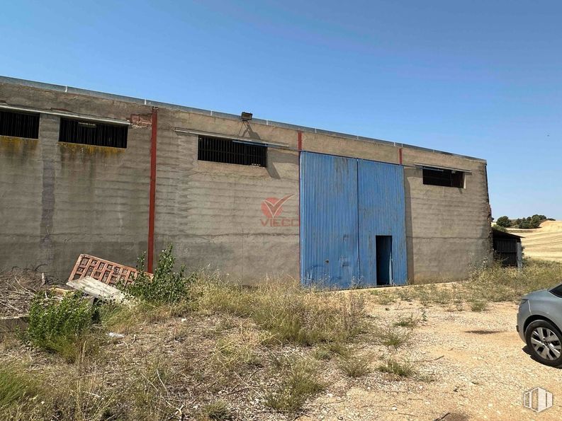 Industrial for sale at Camino Prado Tejar, Arcas del Villar, Cuenca, 16193 with car, tire, wheel, window, wall, land lot, composite material, concrete, building material and soil around