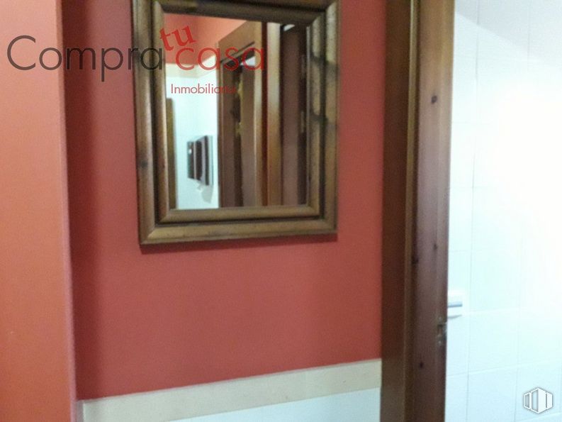 Retail for sale at Zona Carretera de Valladolid, La Lastrilla, Segovia, 40196 with mirror, fixture, building, wood, interior design, picture frame, door, hardwood, handle and home door around