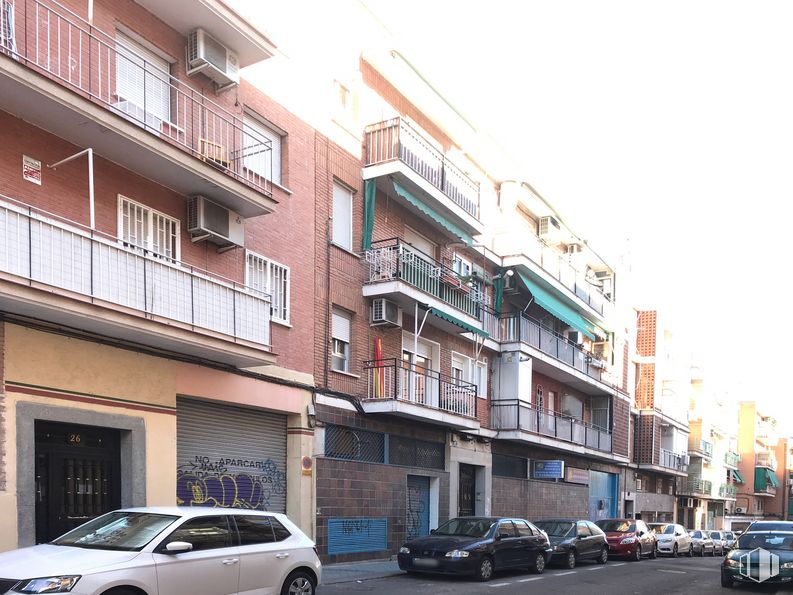 Local en venta en Calle Alejandrina Morán, 24, La Latina, Madrid, 28047 con coche, neumático, rueda, vehículo terrestre, vehículo, edificio, propiedad, ventana, cielo y condominio alrededor