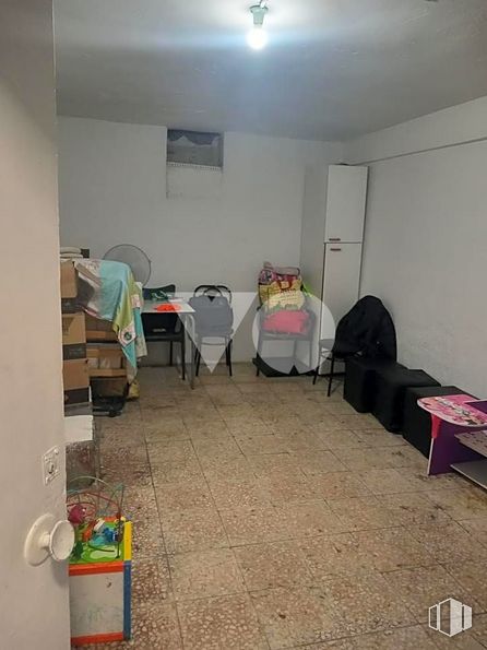 Retail for sale & for rent at Calle José Arcones Gil, Ciudad Lineal, Madrid, 28017 with chair, luggage & bags, building, lighting, interior design, floor, flooring, house, table and ceiling around