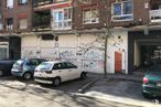 Local en venta en Avenida Presidente Carmona, 10, Tetuán, Madrid, 28020 con coche, ventana, edificio, luz de estacionamiento automotriz, vehículo terrestre, vehículo, rueda, propiedad, neumático y vehículo motorizado alrededor