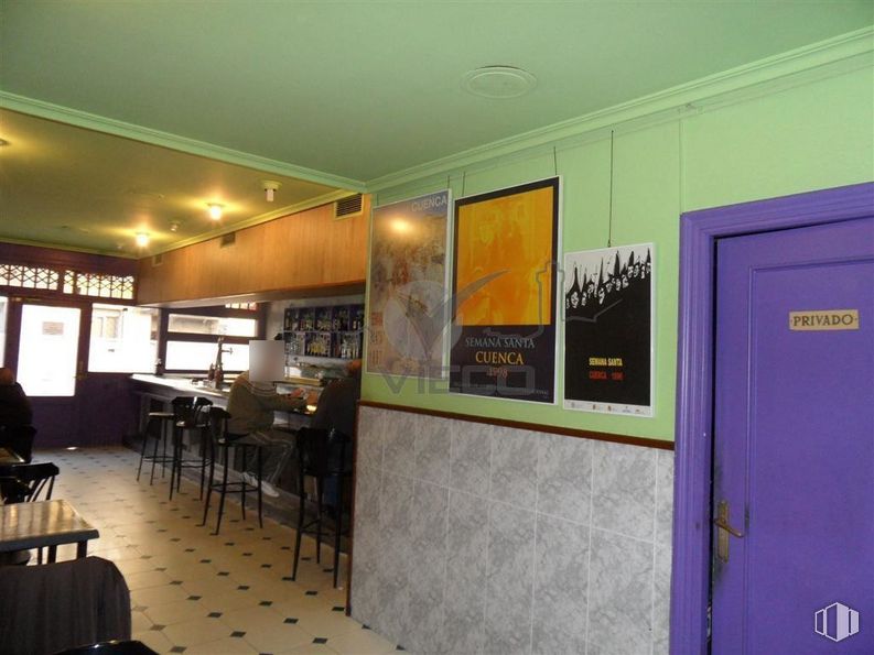 Retail for sale & for rent at Calle Las Torres, Cuenca, 16001 with door, chair, picture frame, building, event, ceiling, flooring, room, barware and art around