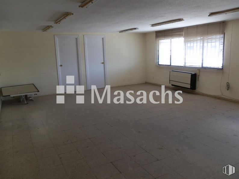 Nave en alquiler y venta en Zona industrial Mejorada, Mejorada del Campo, Madrid, 28840 con ventana, puerta, mesa, lámpara, accesorio, suelo, edificio, suelos, hall y madera alrededor