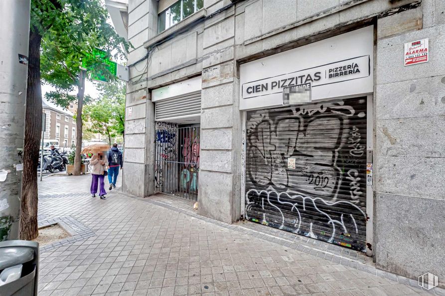 Local en alquiler en Calle Arcipreste de Hita, 14, Chamberí, Madrid, 28015 con persona, edificio, infraestructura, superficie de la carretera, barrio, árbol, planta, arte, carretera y acera alrededor