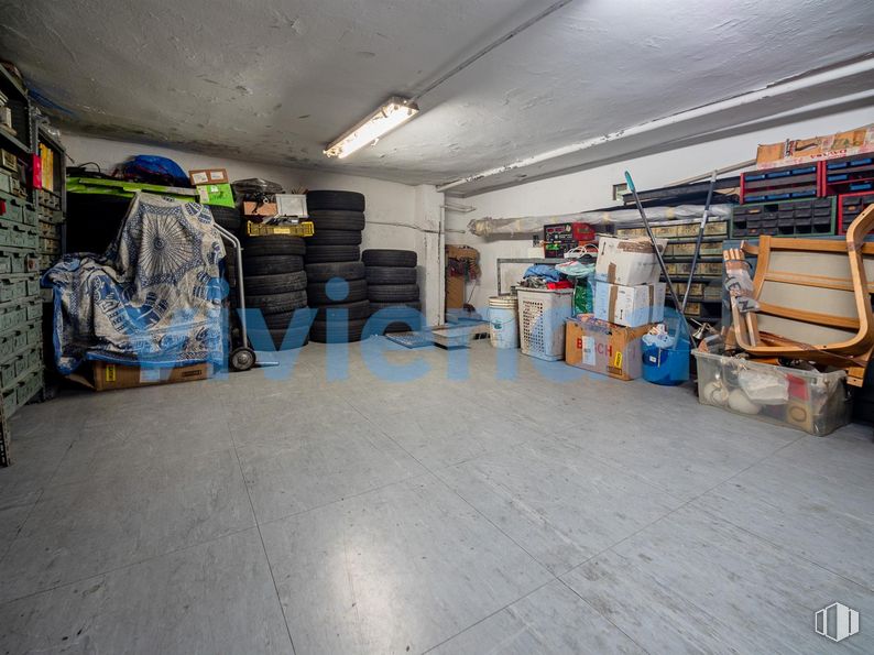 Local en venta en Calle Sandalio López, Fuencarral - El Pardo, Madrid, 28034 con equipaje y bolsos, alumbrado, neumático de automoción, vehículo de motor, suelo, pared, suelos, gas, máquina y asfalto alrededor