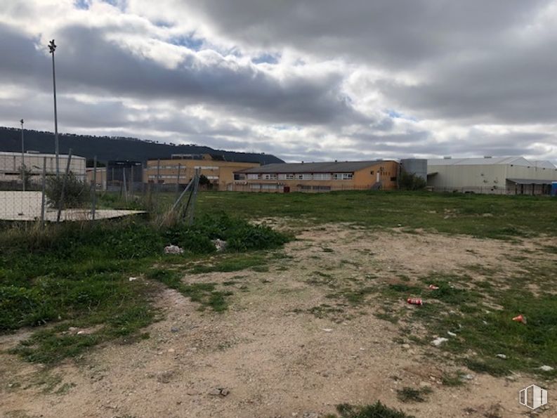 Land for sale at Calle Catalina de Gamboa y Mendoza, Alcalá de Henares, Madrid, 28806 with cloud, sky, ecoregion, plant, building, land lot, street light, grass, plain and grassland around