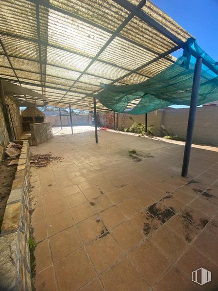 Retail for sale at Avenida Playa de Escalona, Escalona, Toledo, 45910 with shade, sky, road surface, plant, wood, composite material, tints and shades, flooring, roof and building material around