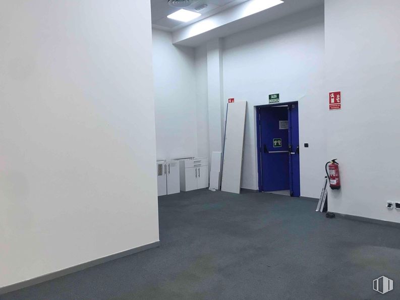 Oficina en alquiler en Zona empresarial, San Sebastián de los Reyes, Madrid, 28703 con puerta, alumbrado, lámpara, suelos, suelo, techo, interiorismo, material compuesto, vidrio y diseño alrededor