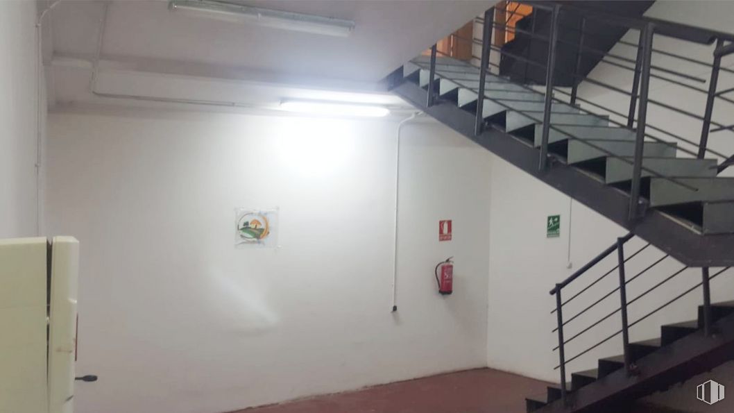 Nave en venta en Camino Ancho, 21, Daganzo de Arriba, Madrid, 28814 con escaleras, accesorio, edificio, suelo, gas, material compuesto, madera, techo, hormigón y máquina alrededor