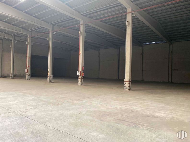 Nave en alquiler y venta en Zona Corredor del Henares, Azuqueca de Henares, Guadalajara, 19200 con hall, accesorio, madera, suelo, suelos, material compuesto, techo, gas, material de construcción y columna alrededor