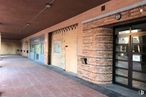 Retail for sale & for rent at Plaza Mar Egeo, 1, Coslada, Madrid, 28820 with lighting, property, wood, road surface, brickwork, brick, floor, flooring, wall and door around