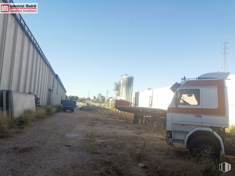 Industrial for sale at Zona Estación, Seseña, Toledo, 45223 with wheel, building, sky, tire, car, vehicle, road surface, asphalt, automotive tire and gas around