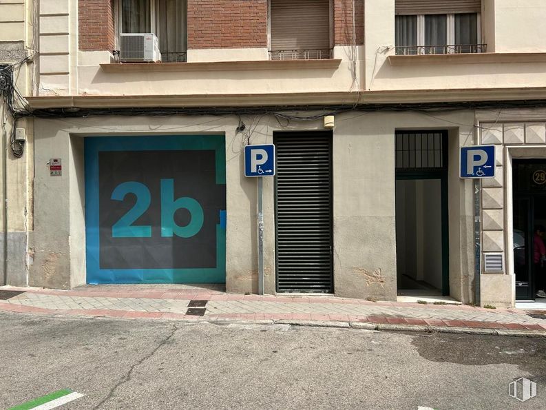 Local en venta en Calle Londres, Salamanca, Madrid, 28028 con ventana, propiedad, edificio, accesorio, puerta, superficie de la carretera, madera, ciudad, fachada y gas alrededor