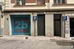 Retail for sale at Calle Londres, Salamanca, Madrid, 28028 with window, property, building, fixture, door, road surface, wood, city, facade and gas around