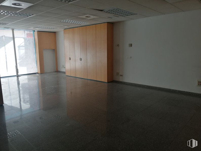 Local en alquiler en Calle Pesquera, Torrejón de Ardoz, Madrid, 28850 con armario, pasillo, suelo, piso, accesorio, madera, edificio, casa, techo y evento alrededor