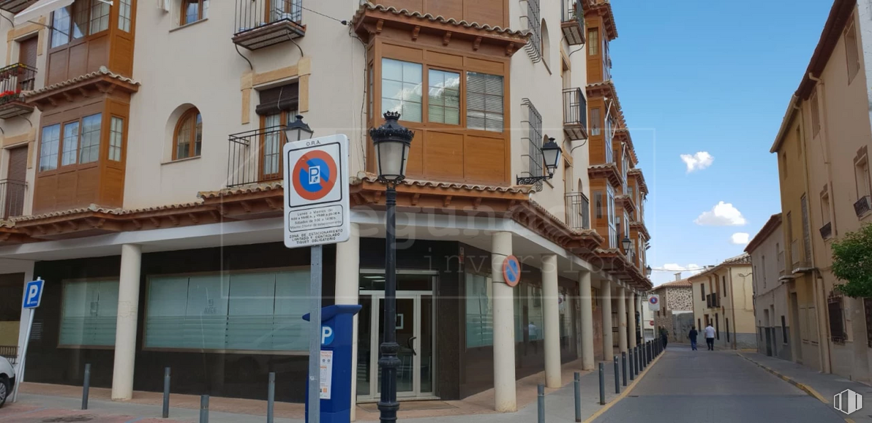 Local en venta en Zona Centro, Quintanar de la Orden, Toledo, 45800 con edificio, ventana, nube, zona residencial, hito, fachada, ciudad, cielo, edificio comercial y casa alrededor