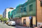 Land for sale at Calle María Bosch, 7, Puente de Vallecas, Madrid, 28053 with car, window, door, land vehicle, sky, property, building, vehicle, infrastructure and tire around