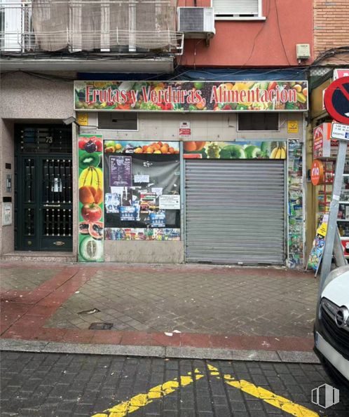 Retail for rent at Calle Carlos Martín Álvarez, 73, Puente de Vallecas, Madrid, 28018 with door, advertising, retail, sidewalk, logo and awning around